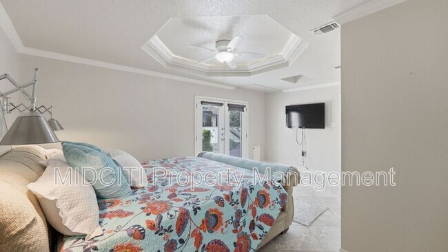 Building Photo - 156 Trelawney St