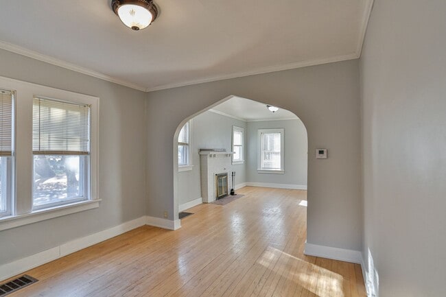 Building Photo - 2 Bed 1.5 Bath Single Family Home With Large Upper Loft Area in Wausau