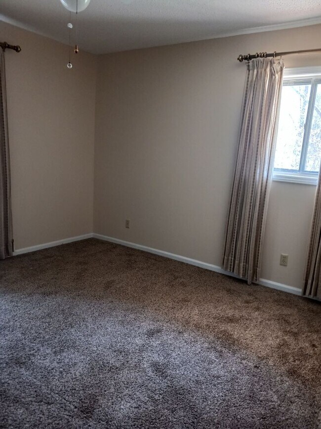 Building Photo - Charming 4BR/2.5BA Retreat on 2 Acres-Available Now!