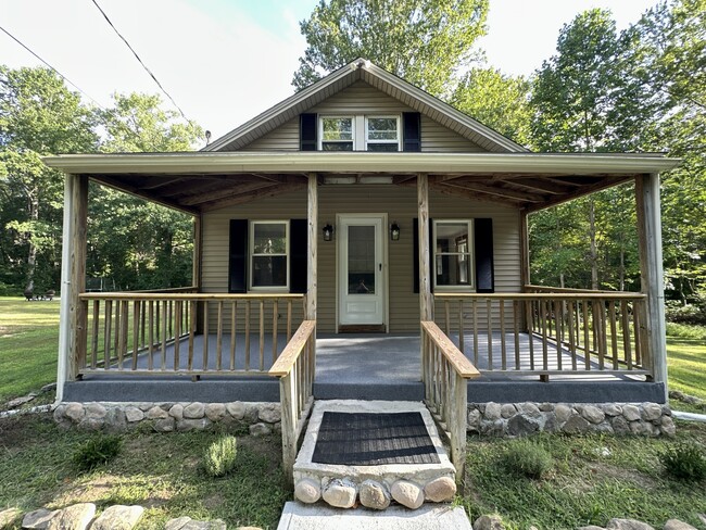 Building Photo - 734 Old Clinton Rd