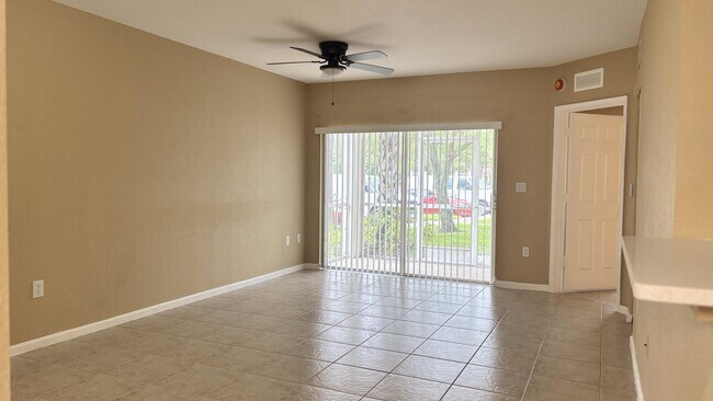 Building Photo - 1103 Golden Lakes Blvd