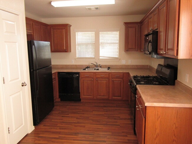 Building Photo - 408 N Cascades Ave