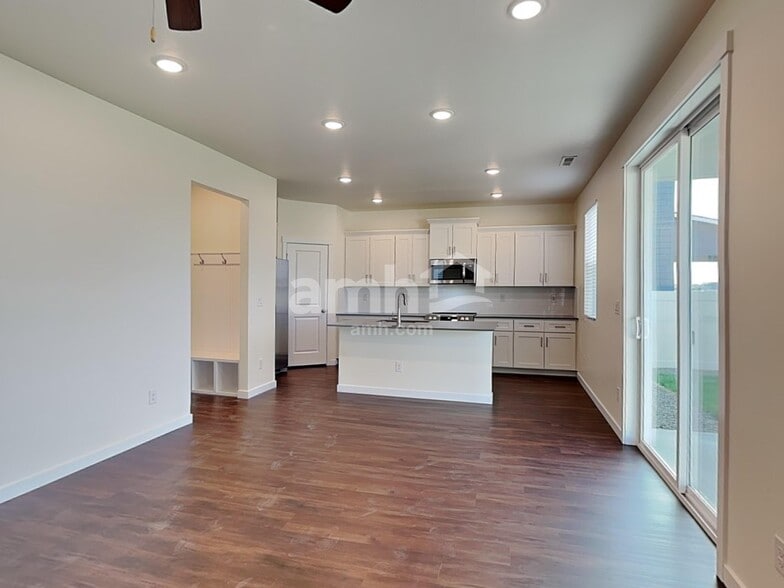 Building Photo - 9364 W Shumard St