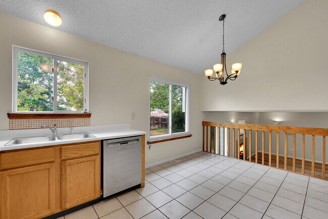 Building Photo - $2,895, 4 bed, 3 bath, located in Westmins...