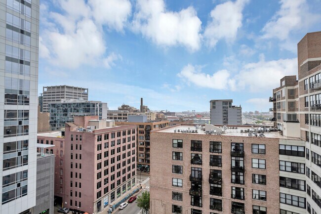 Building Photo - 210 S Desplaines St