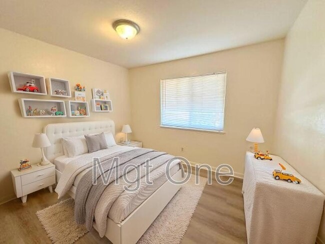 Building Photo - 13552 Poppy Pl