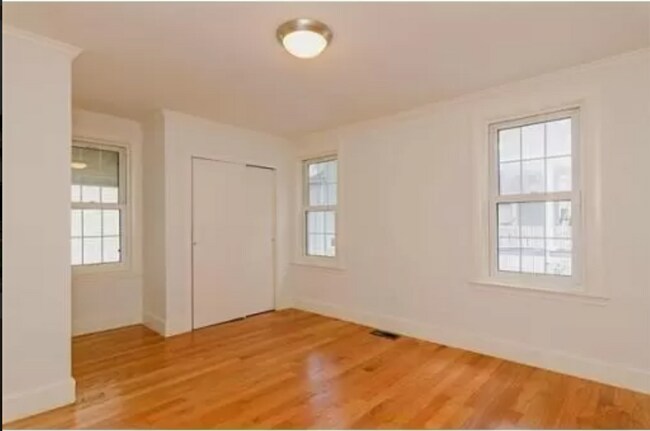 Building Photo - 6 Braemore Rd