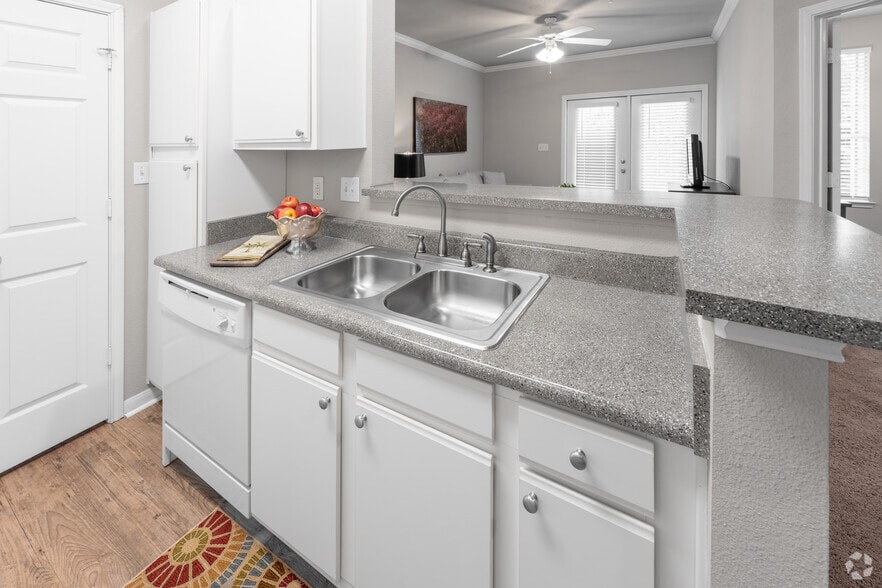 One Bedroom 748sqft - Turnberry Place Apartments