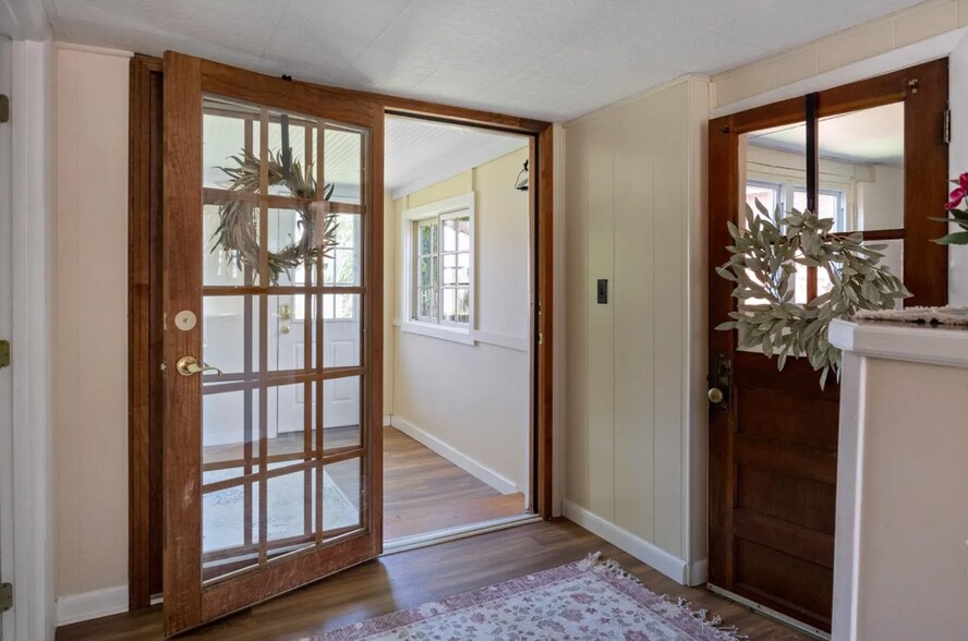Back entrance - 47 Pitkin St