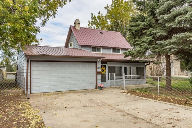 Building Photo - 1324 W Sioux St