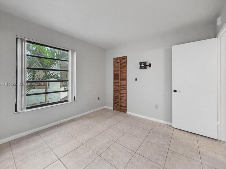 Building Photo - 9140 SW 123rd Ct