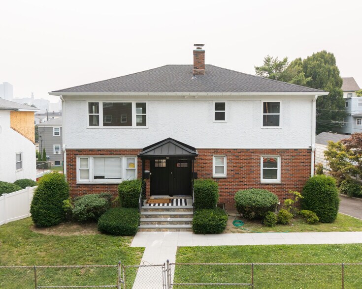 Building Photo - 201 Underhill Ave