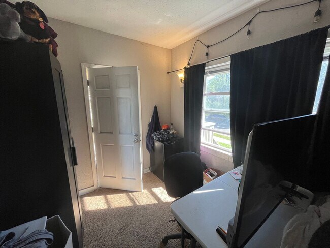 Building Photo - JUNE 2026 - Duluth MN 7 Bed - 2 Bath Singl...