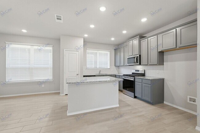 Building Photo - 7041 Helena Hl