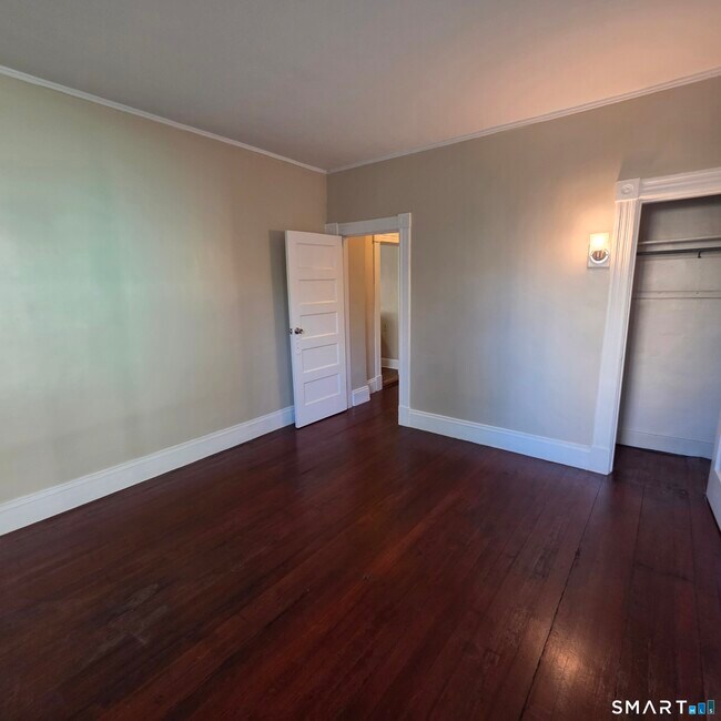 Building Photo - 142 Oakland Terrace