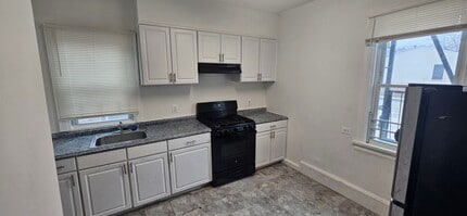 Building Photo - 901 N Ohio Ave