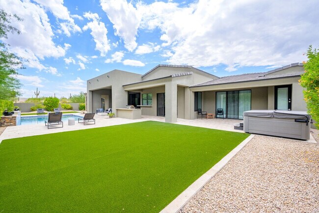 Building Photo - 8742 E Woodley Way