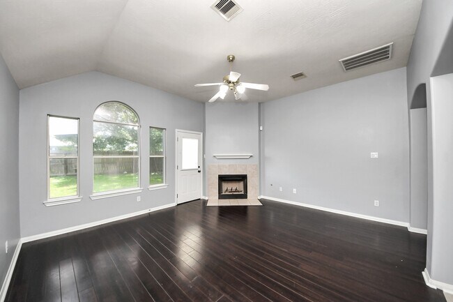 Building Photo - 3506 Evergreen Sq Trl