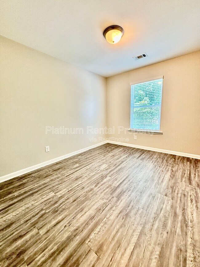 Building Photo - 4456 Pinscher St