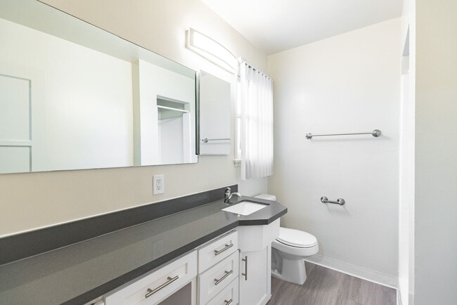 Interior Photo - 611 Levering Ave