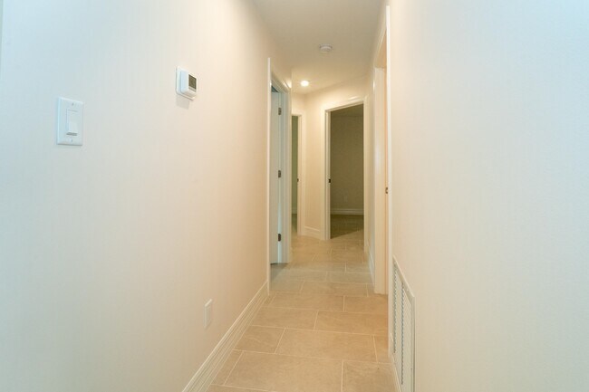 Building Photo - 22 1/2 Fancher Ct