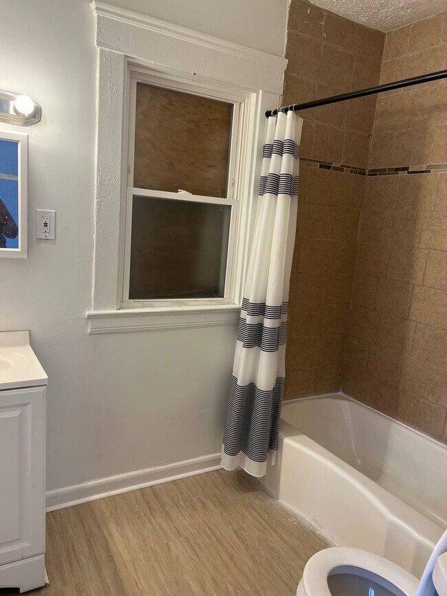 Building Photo - 853 E 155th St