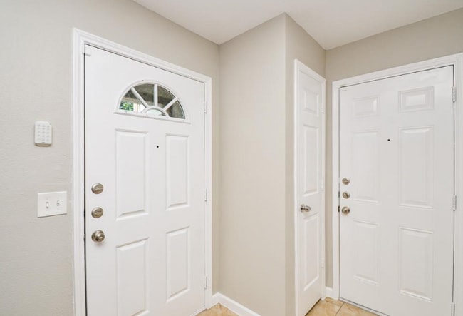 Building Photo - 718 Pine Lodge Dr