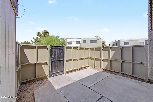Building Photo - 5984 N 48th Ave