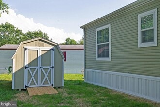 Building Photo - 123 Carnation Dr