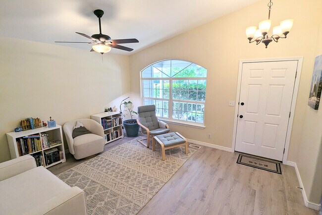 Building Photo - 5903 S Snowdrop Pl