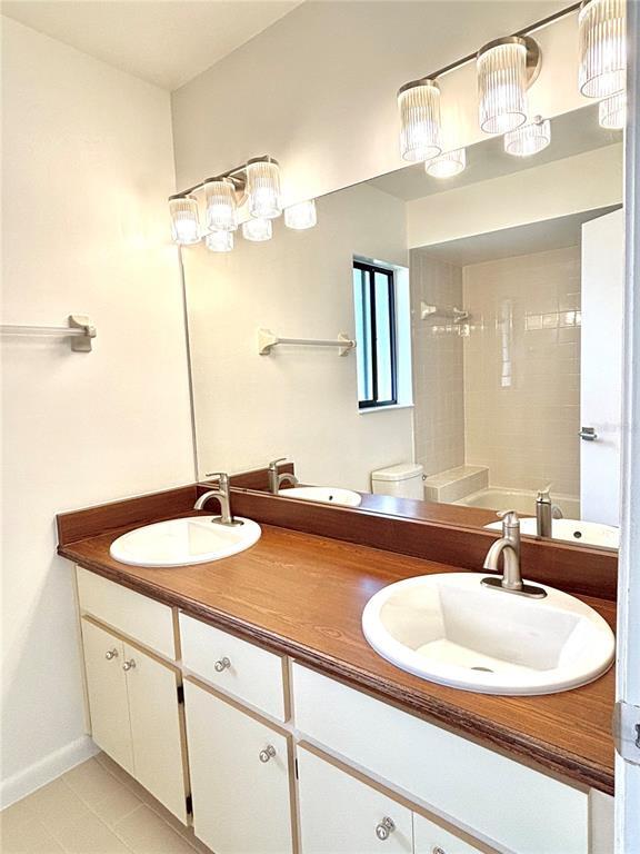 Building Photo - 17 Fenwick Ln