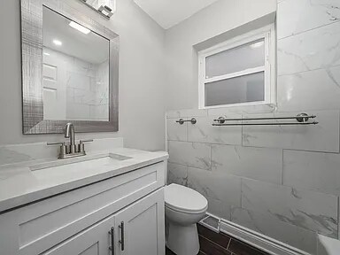 bathroom - 1019 N Springfield Ave