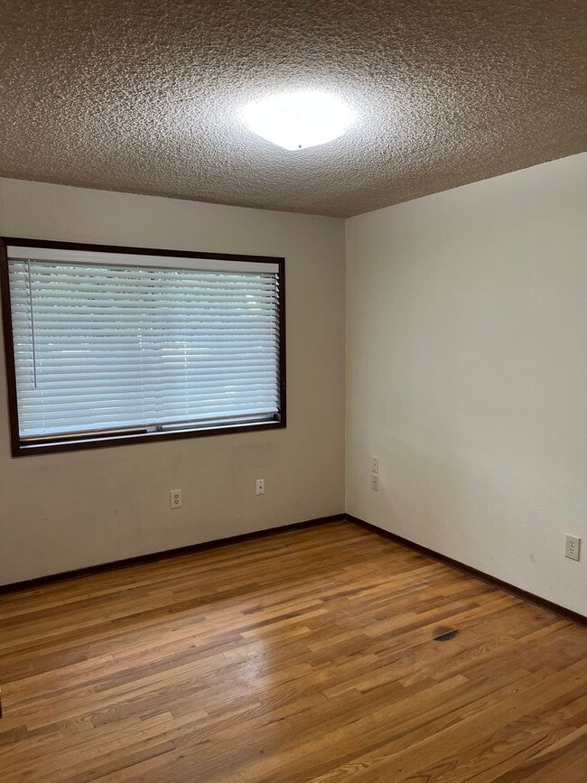 Building Photo - Mid-Mod on Missoula- Single Story!