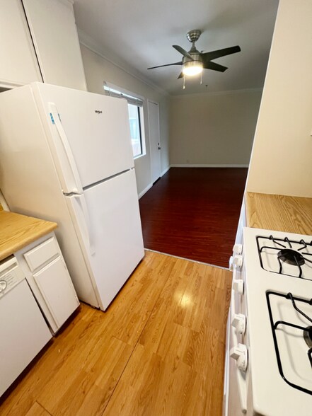Building Photo - 248 W Avenida Palizada