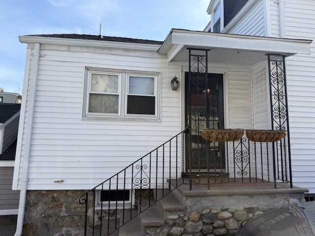 Building Photo - 5 Larose Pl