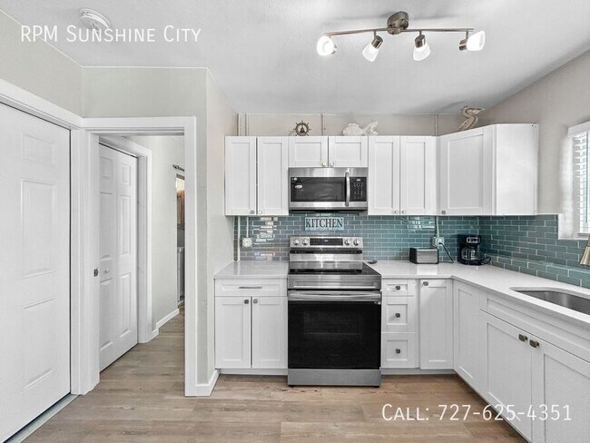 Building Photo - 14135 Palm St