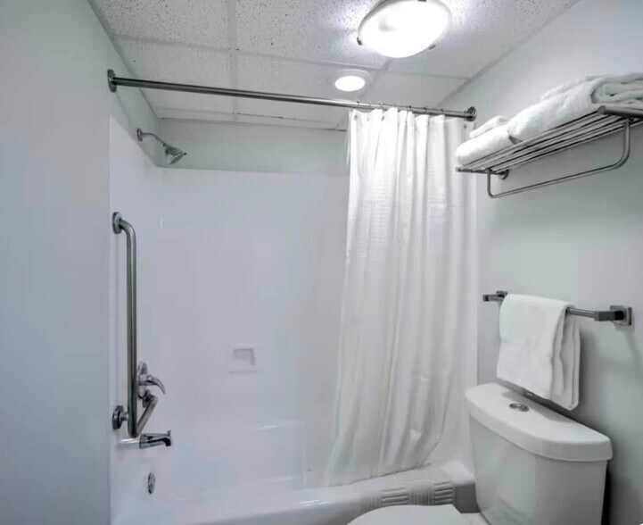 Building Photo - 2501 S Ocean Blvd