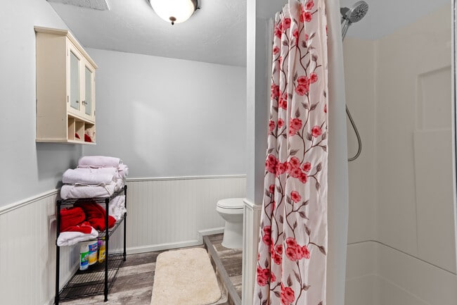 Building Photo - 428 Edwards Ave