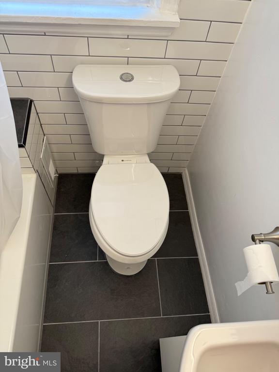 Building Photo - 2048 N Darien St