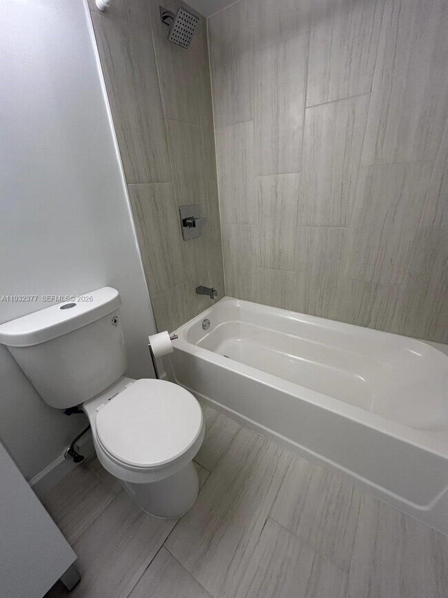 Building Photo - 1801 S Treasure Dr