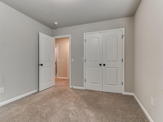 Building Photo - 3bed/2bath Home Available in the Heart of ...