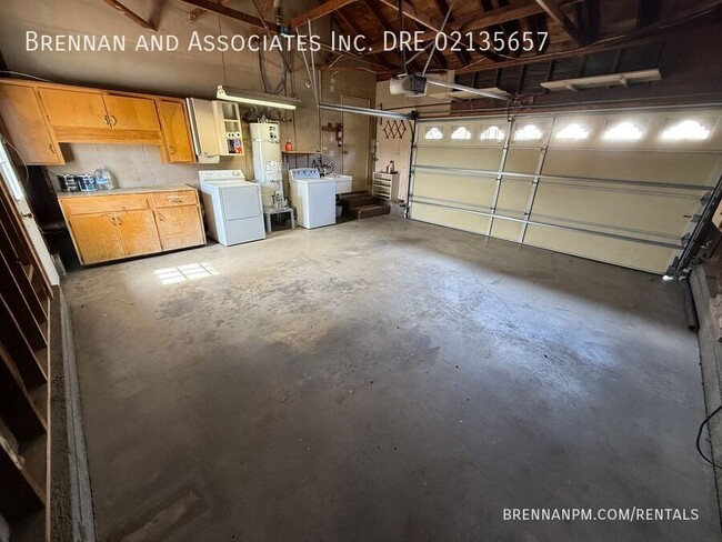 Building Photo - 3 bed 2 bath, Fletcher Hills, View, All Ap...