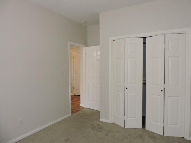 Building Photo - 1404 Peachtree Valley Dr