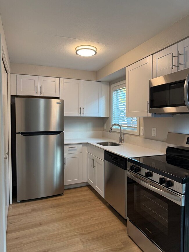 Building Photo - 5117 SW 62nd Ave