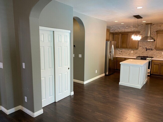Building Photo - Pool!!! Spa!!! Summerlin!!! Gated!!! Park!! Mature lush landscape in back yard!! Synthetic Grass!...