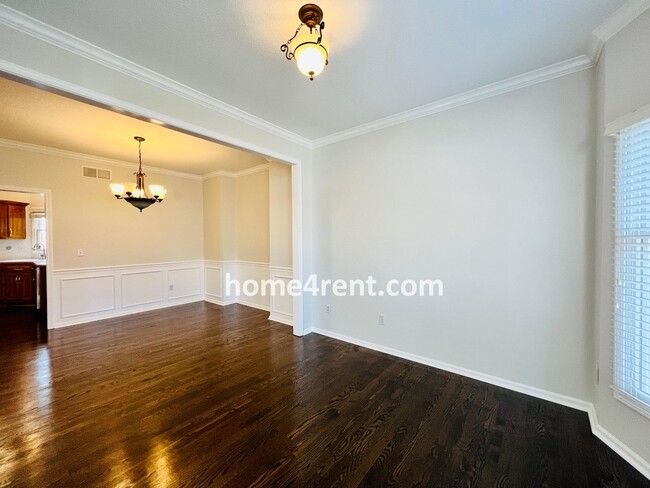 Building Photo - Beautiful Overland Park w/ Wood Floors Thr...