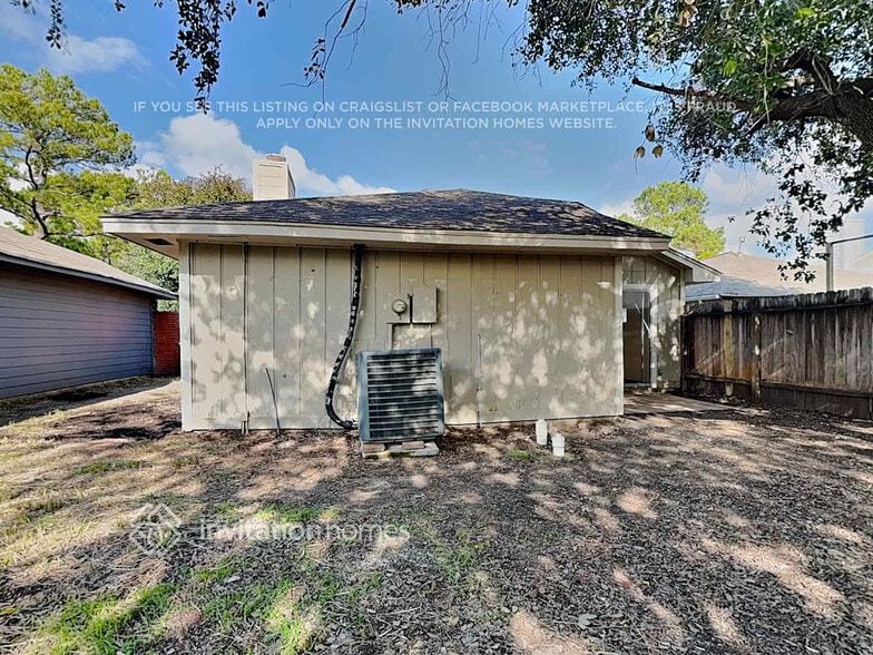 Building Photo - 9167 Golden Sunshine Dr