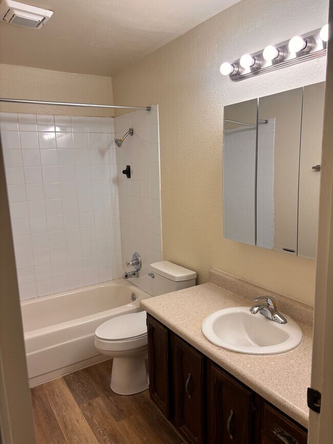 Building Photo - 1916 Beaver Pl