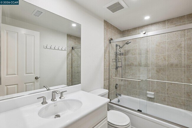 Building Photo - 1541 Moraga Way