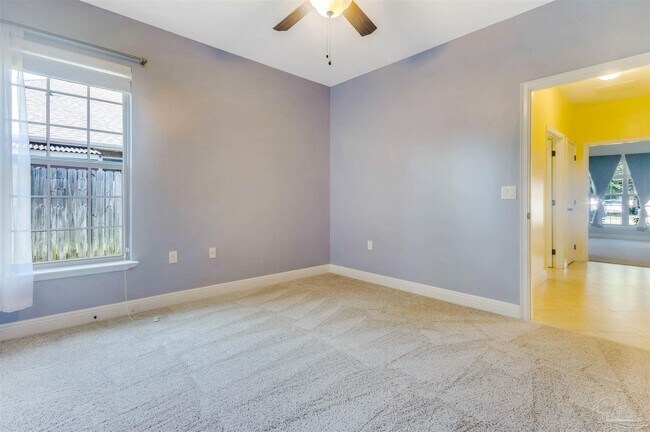 Building Photo - 651 Powell Dr NE